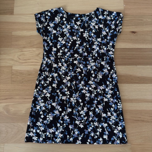 J. Jill Wearever Relaxed Two-Pocket T-Shirt Dress Floral size M - Picture 8 of 10